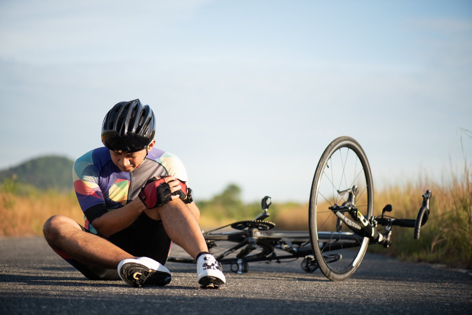 bike-injuries-man-cyclist-fell-off-road-bike-while-cycling